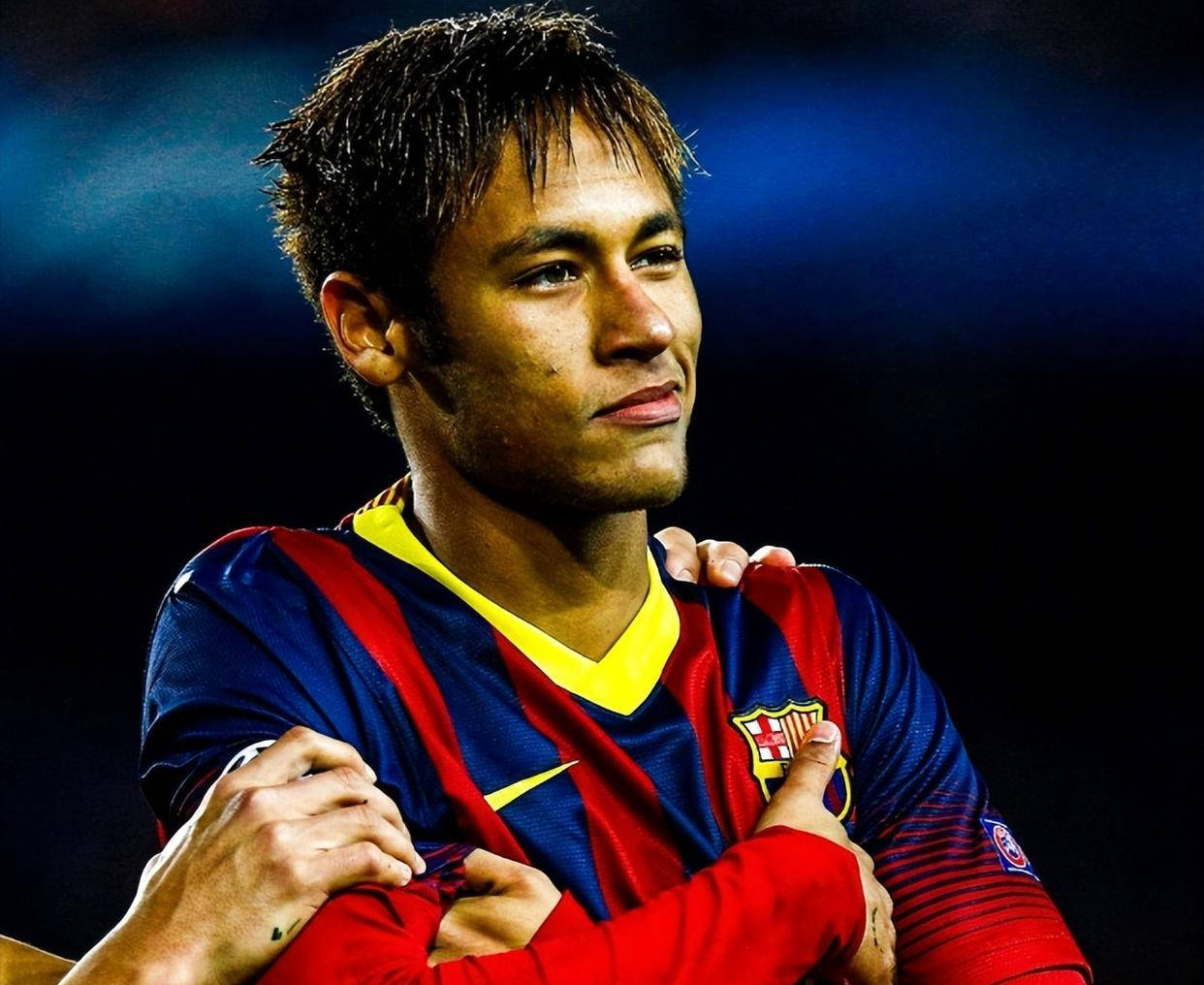 关于巴萨场边指挥情绪激动，内马尔队员怒摔水瓶的信息