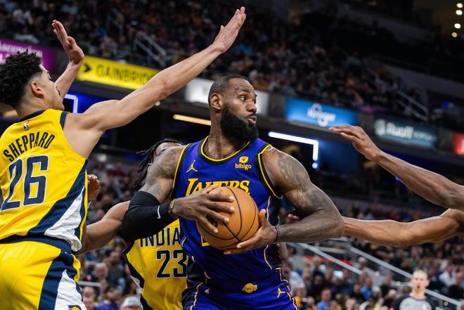 包含步行者狂砍连续三场30+分，湖人迎来新赛季高光！的词条